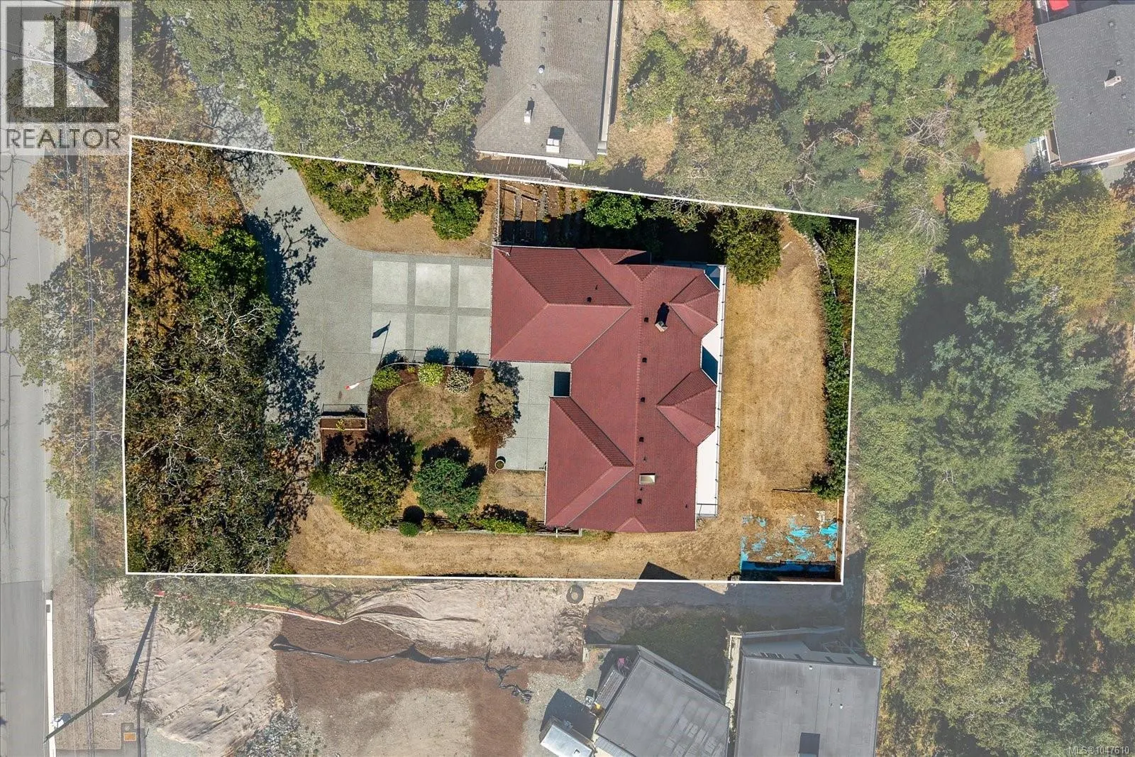 3596 Oakridge Dr