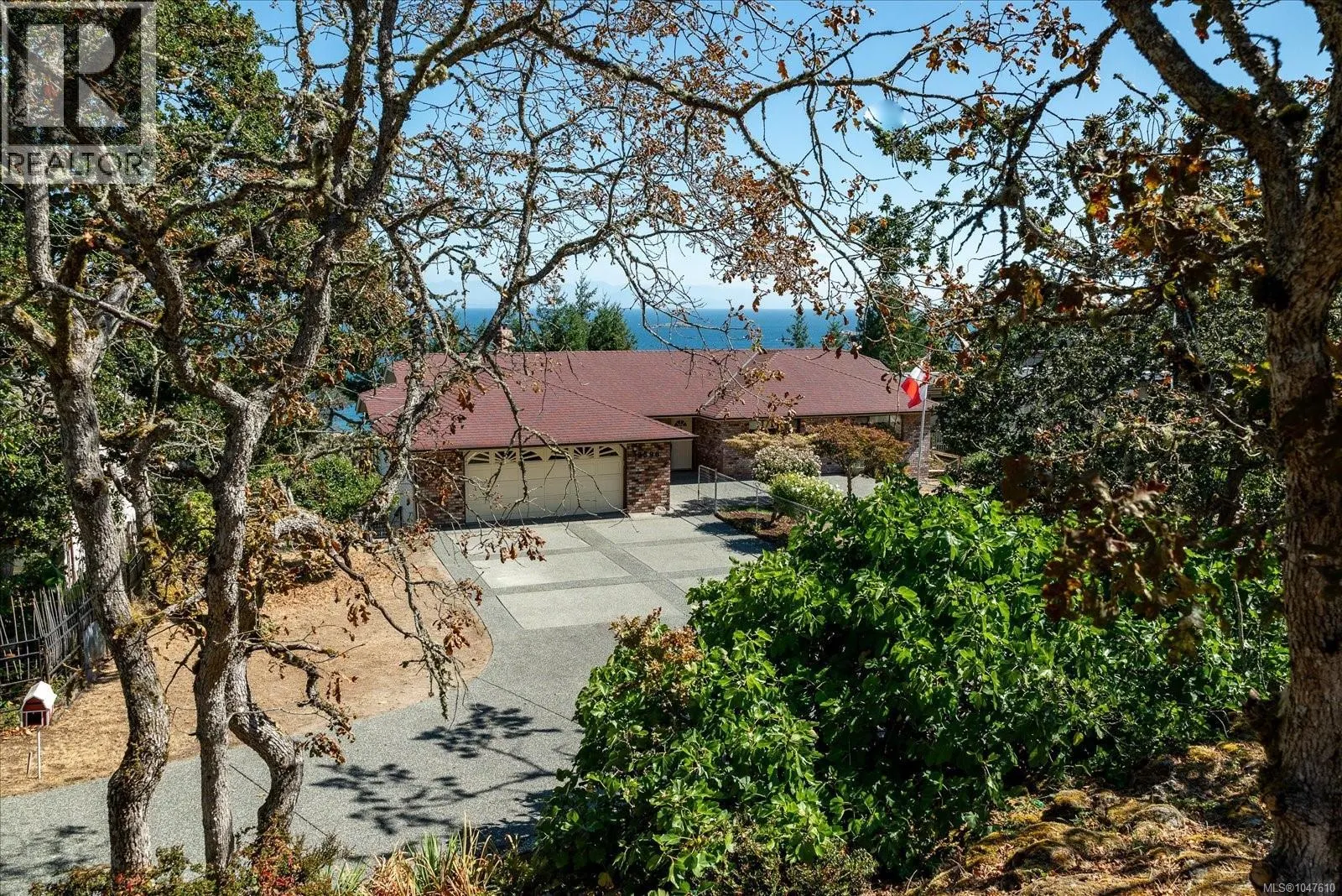 3596 Oakridge Dr