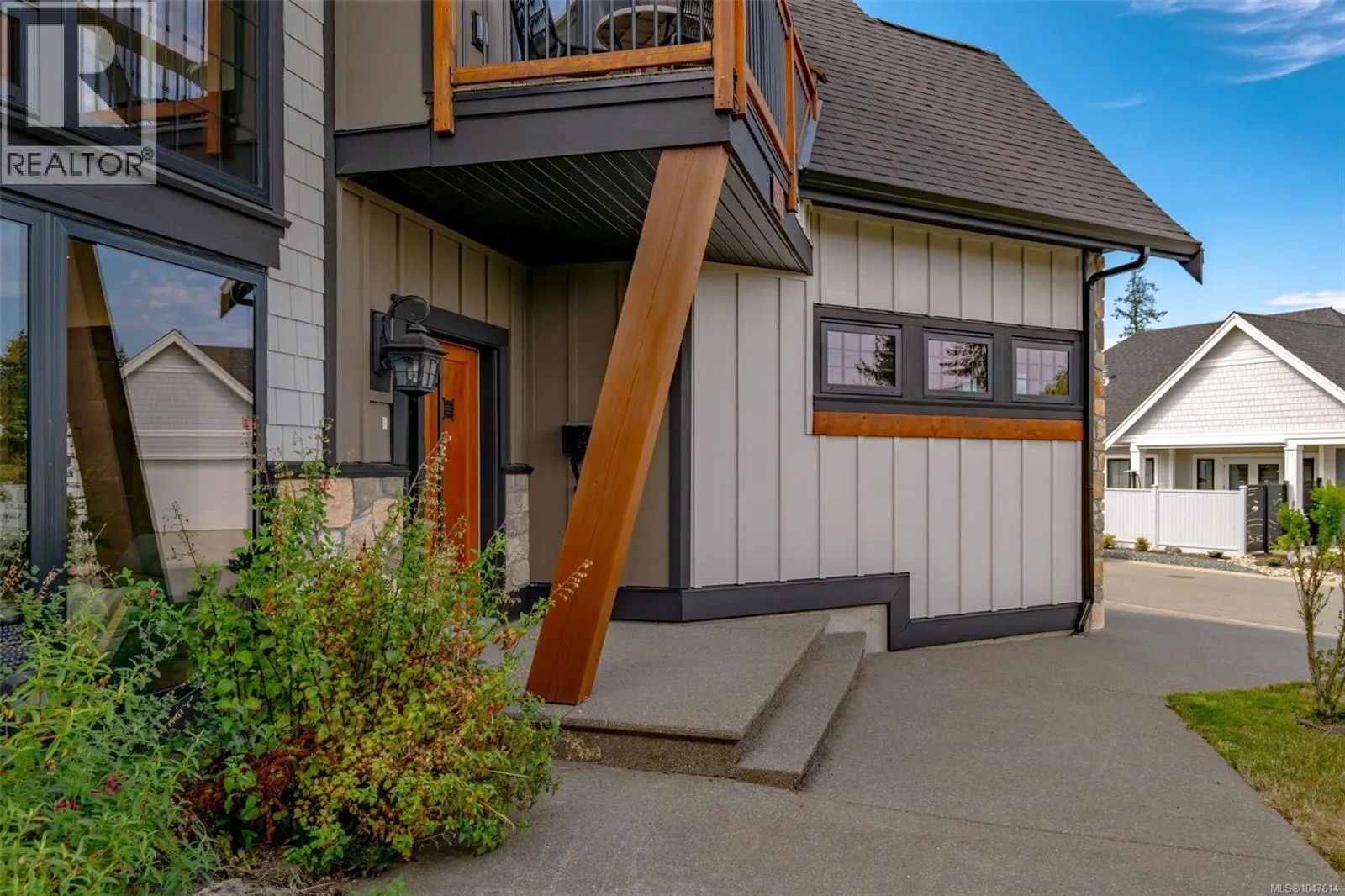 492 Cottage Dr