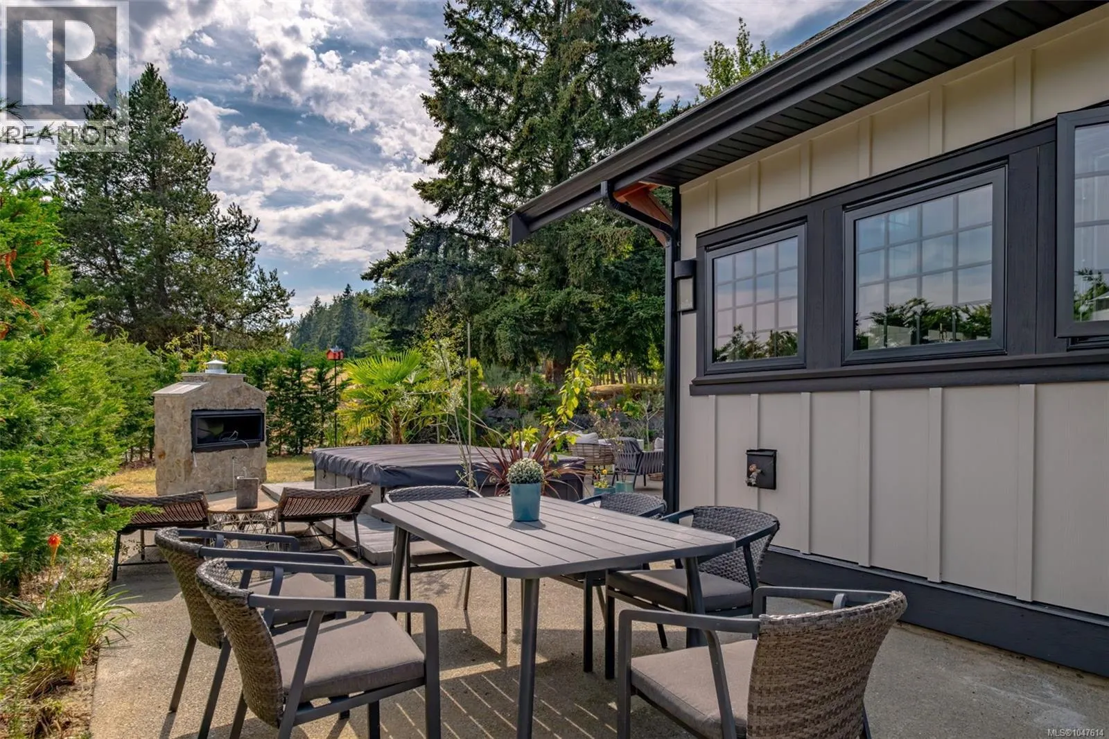 492 Cottage Dr