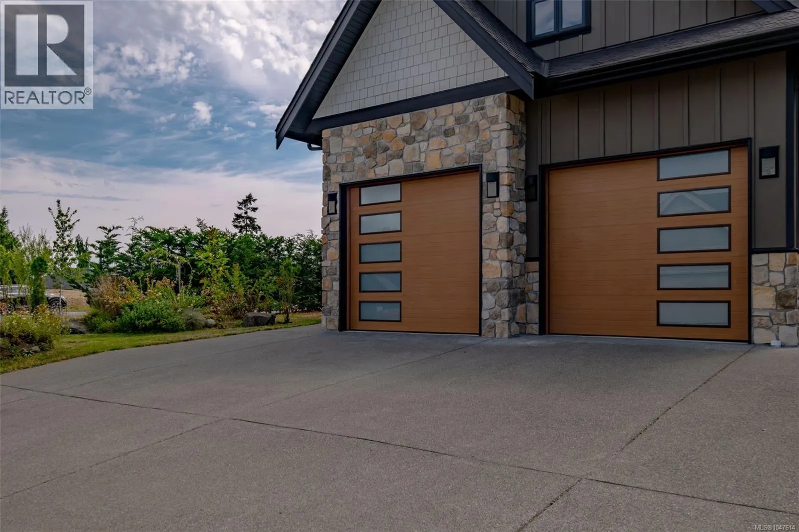 492 Cottage Dr