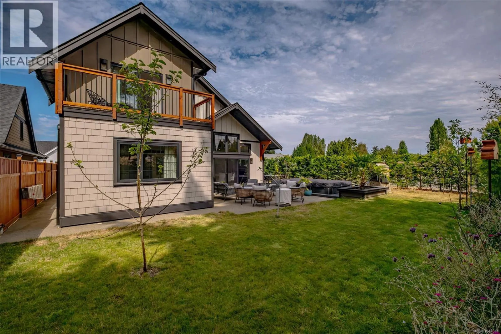 492 Cottage Dr