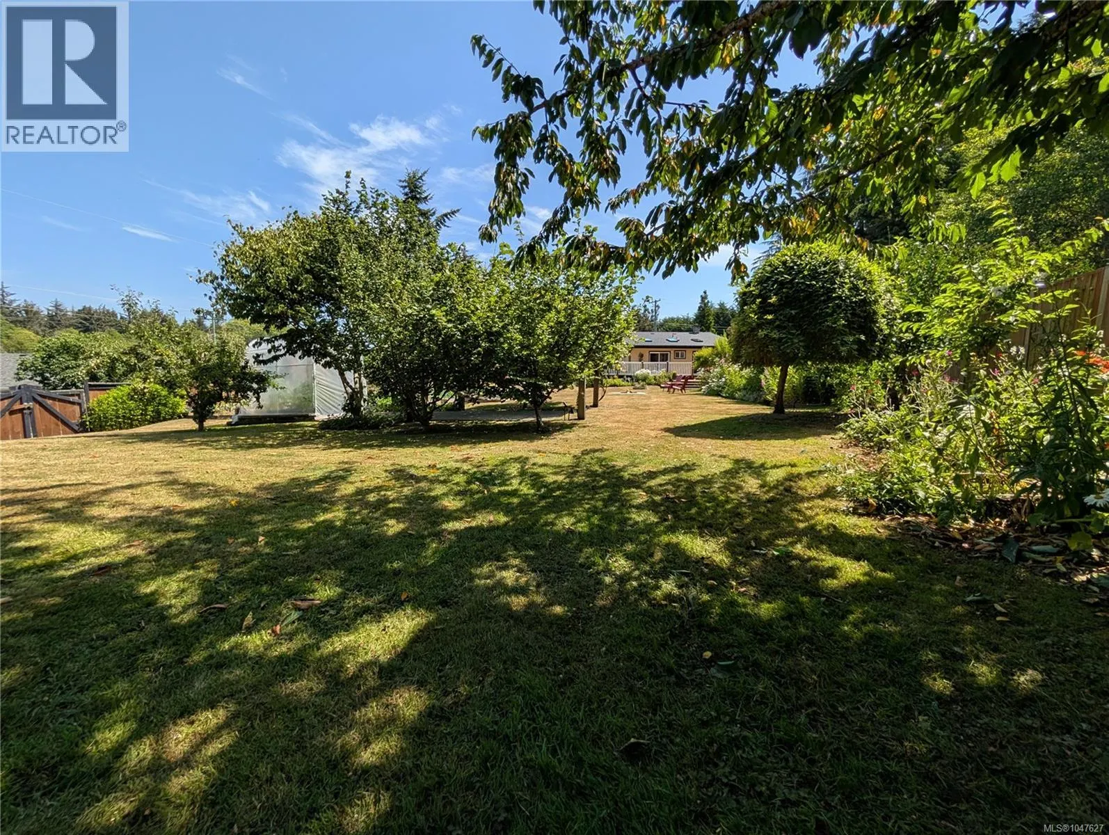1638 Whiffin Spit Rd