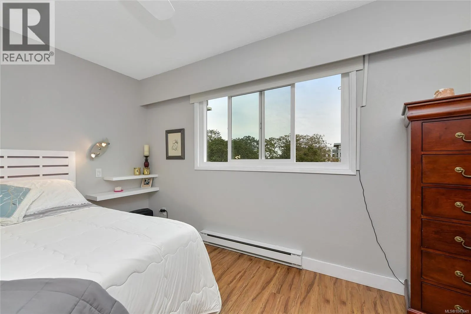214 848 Esquimalt Rd