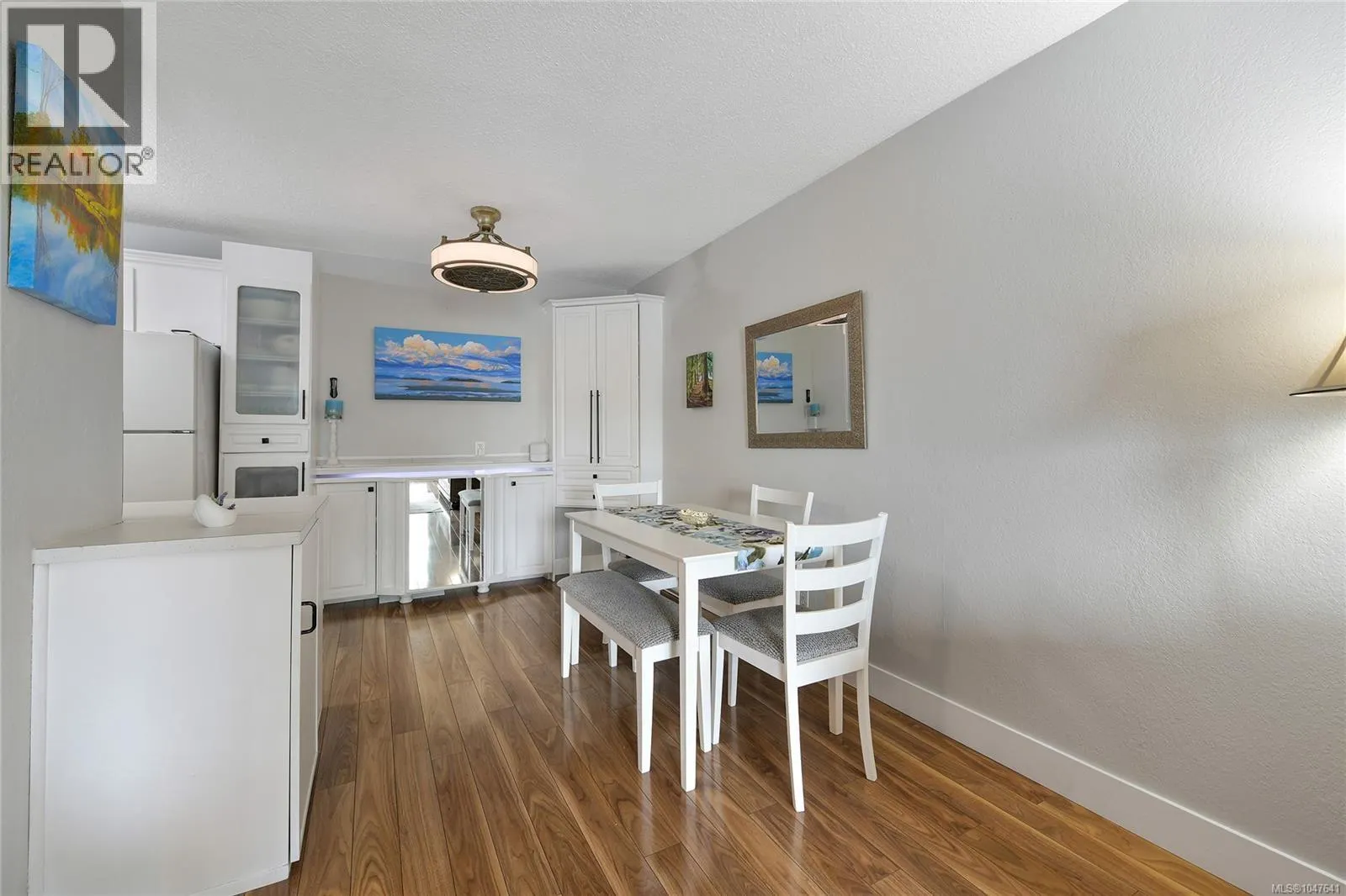 214 848 Esquimalt Rd