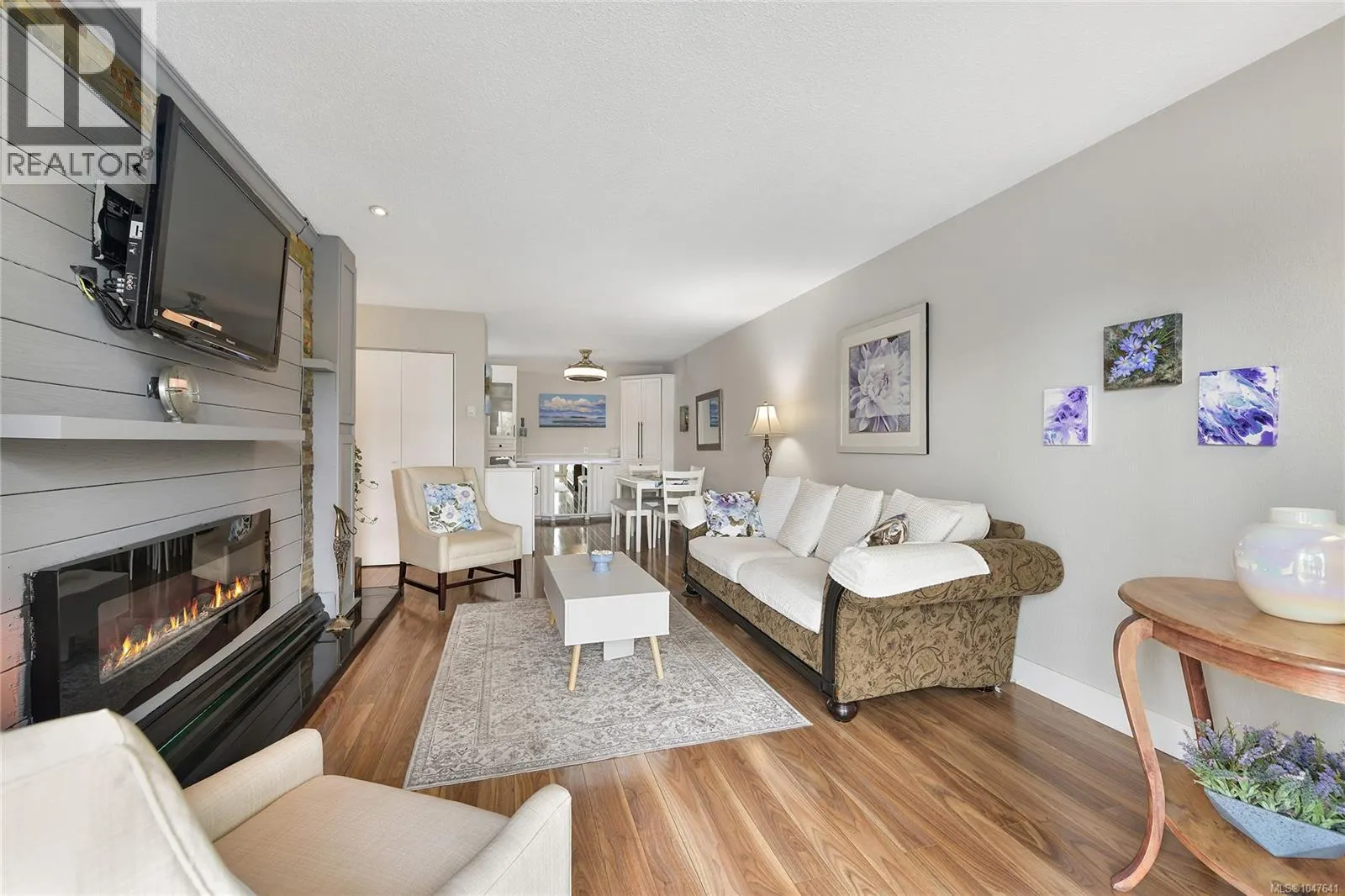 214 848 Esquimalt Rd