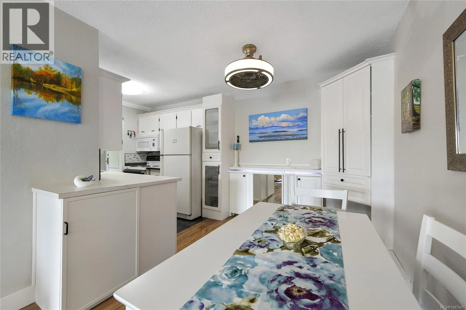 214 848 Esquimalt Rd