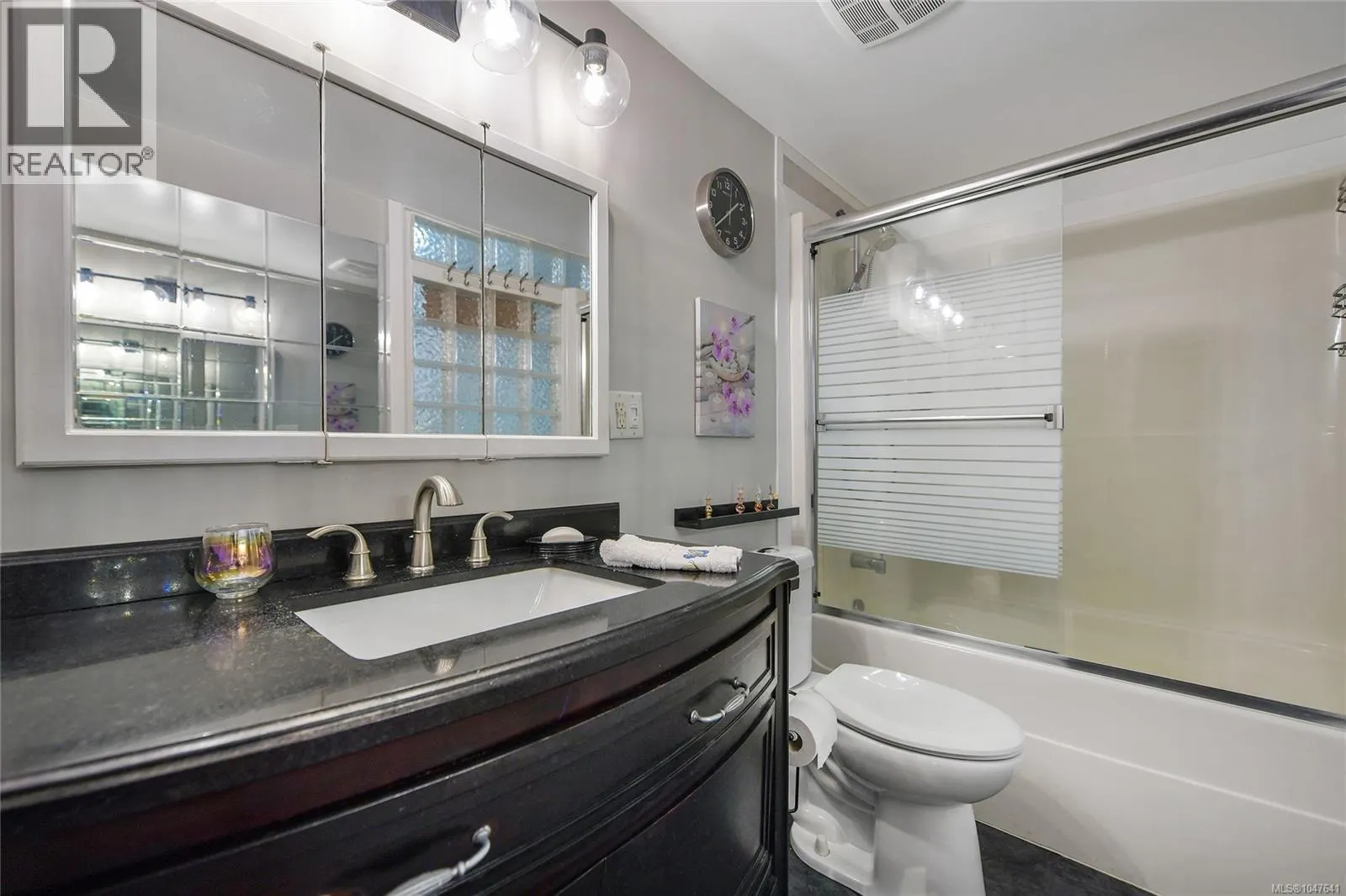 214 848 Esquimalt Rd