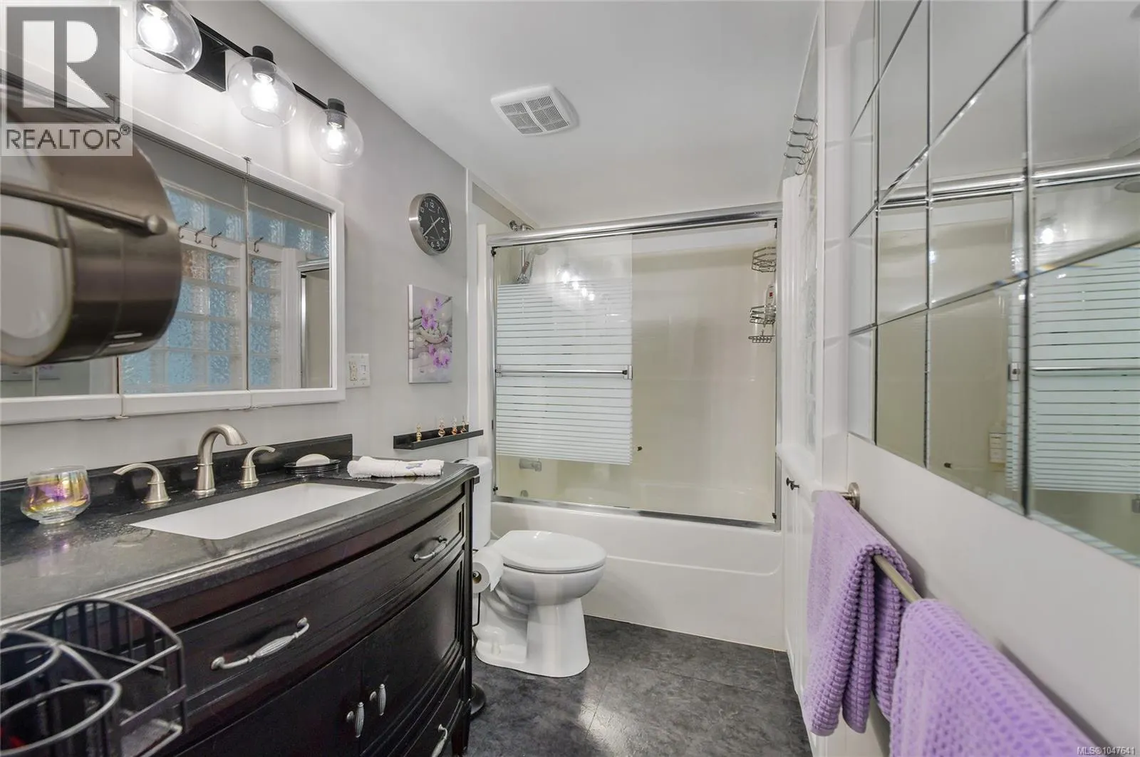 214 848 Esquimalt Rd