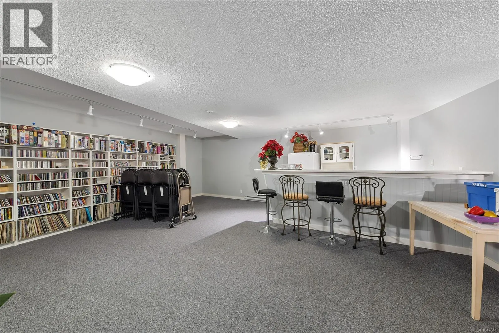 214 848 Esquimalt Rd