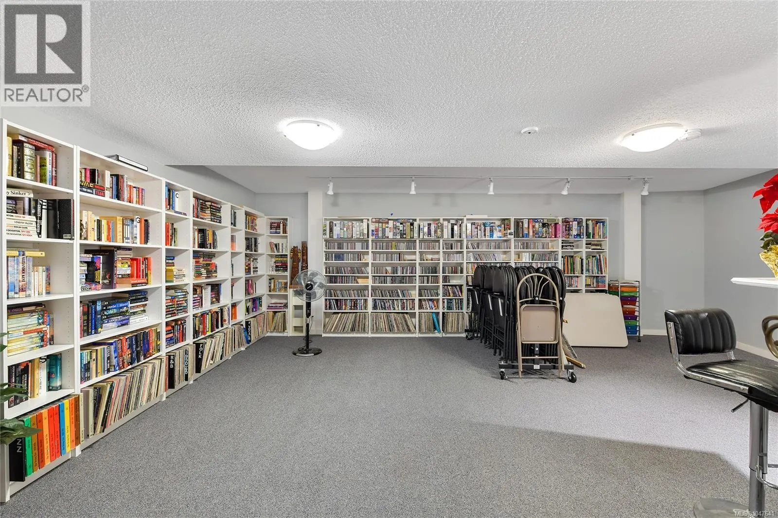 214 848 Esquimalt Rd