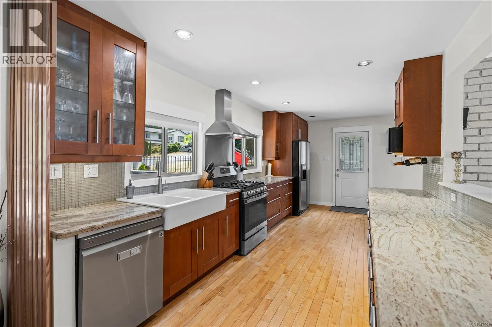 5567 Ventura Dr