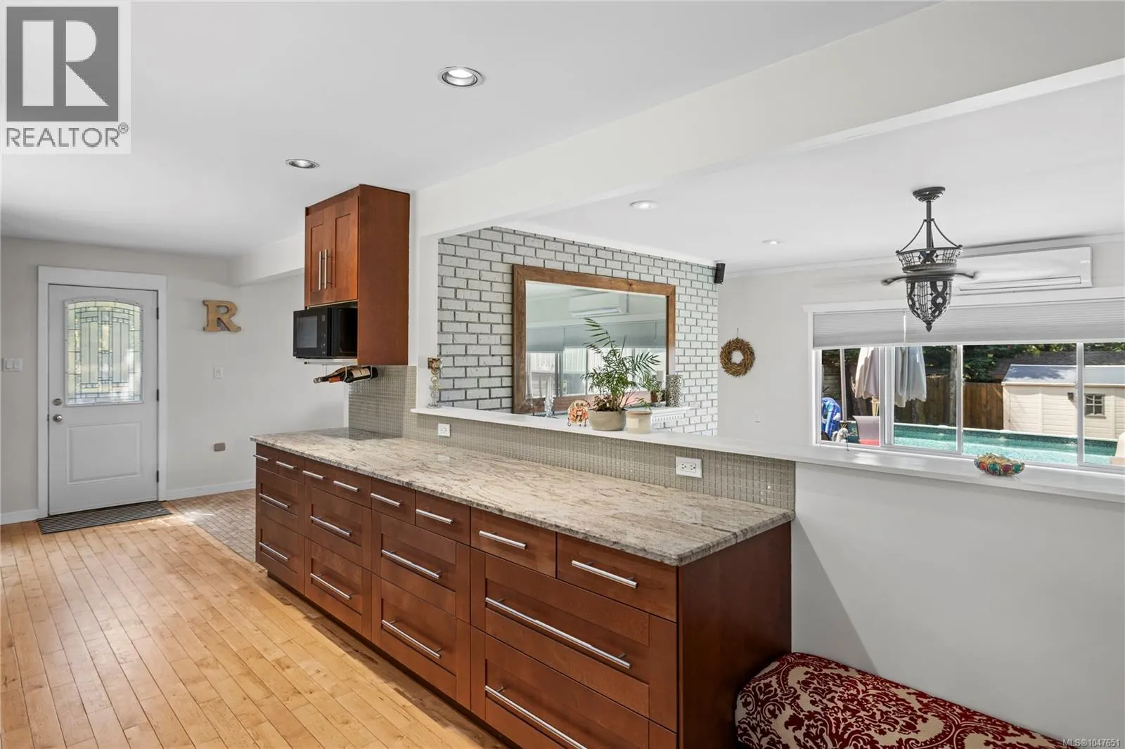 5567 Ventura Dr
