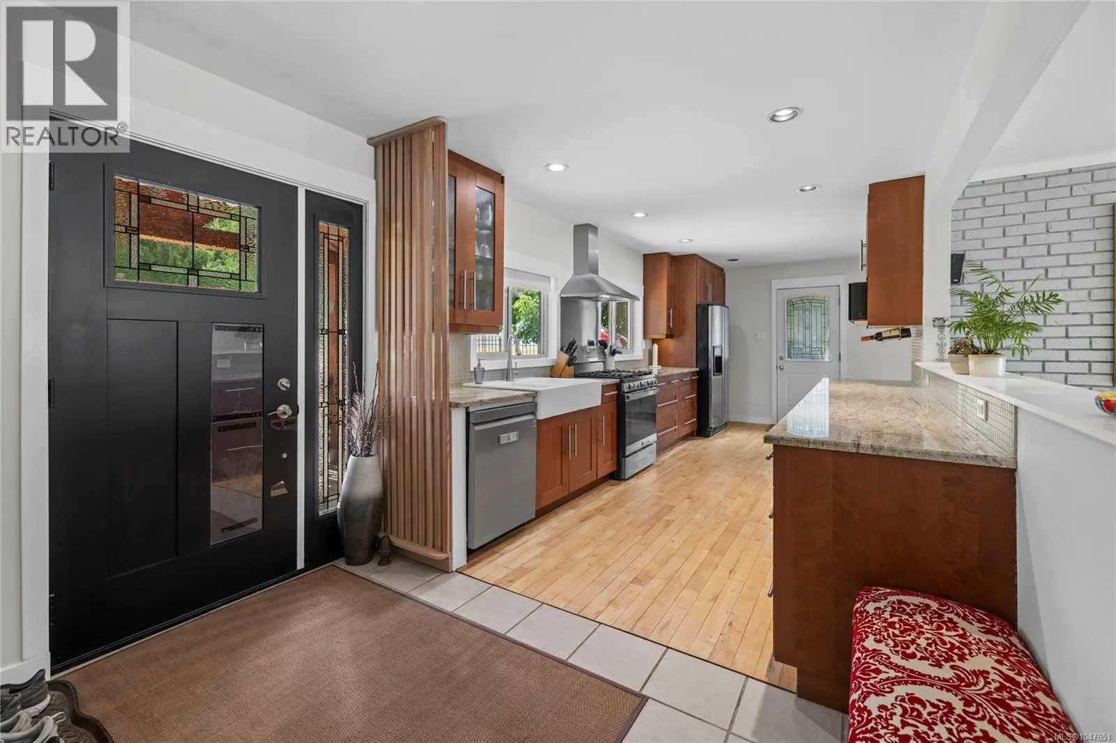 5567 Ventura Dr