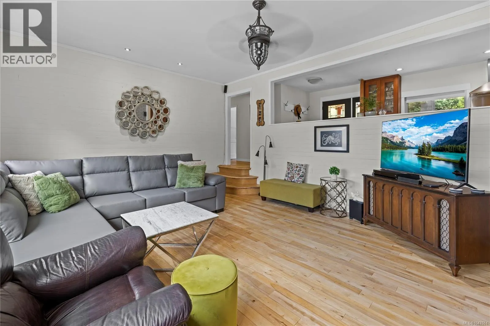 5567 Ventura Dr