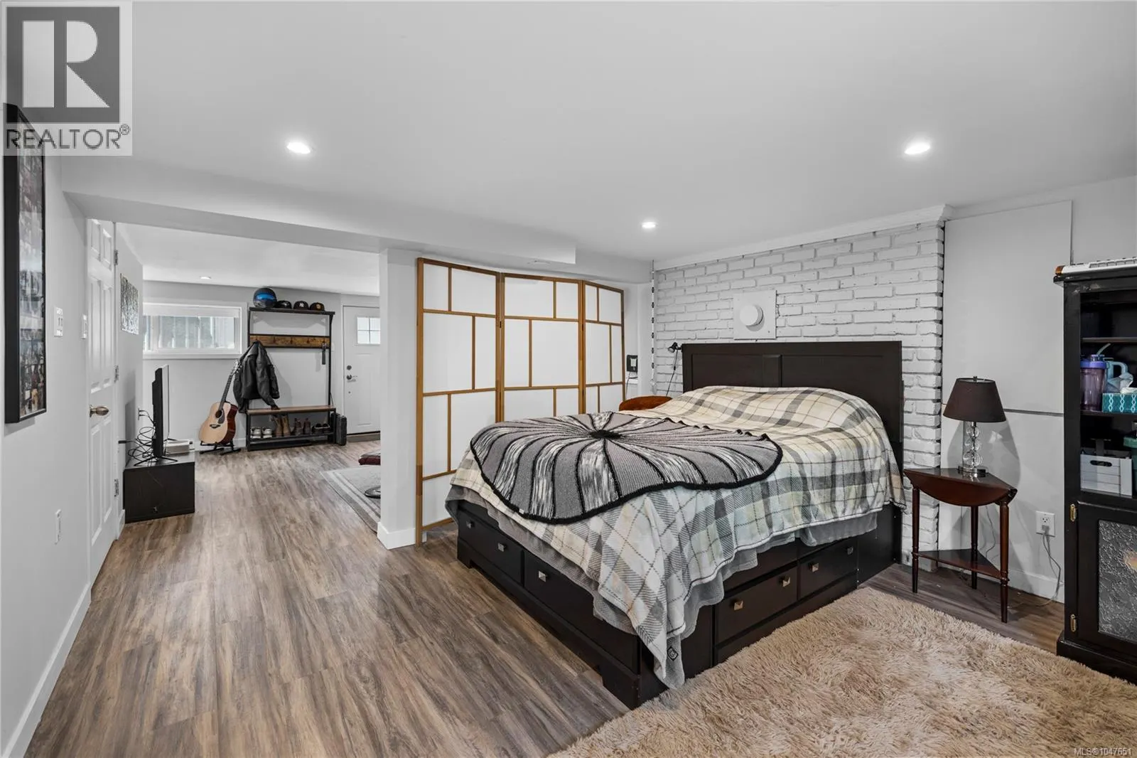 5567 Ventura Dr