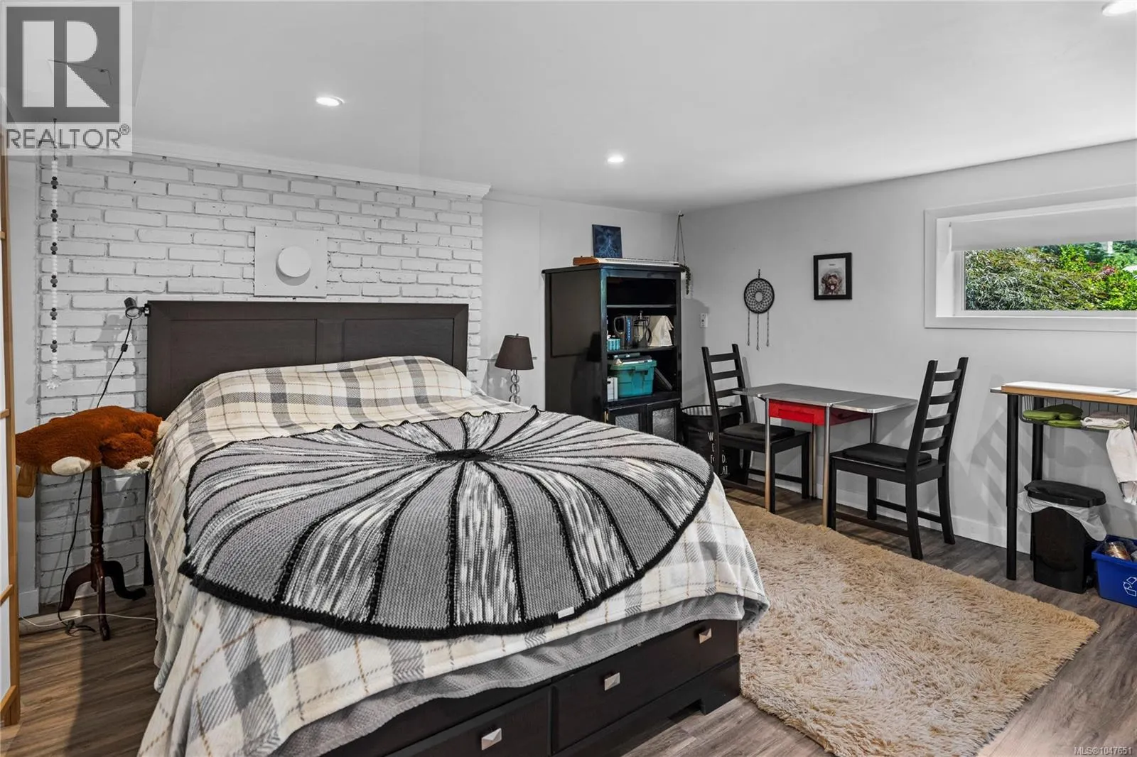 5567 Ventura Dr
