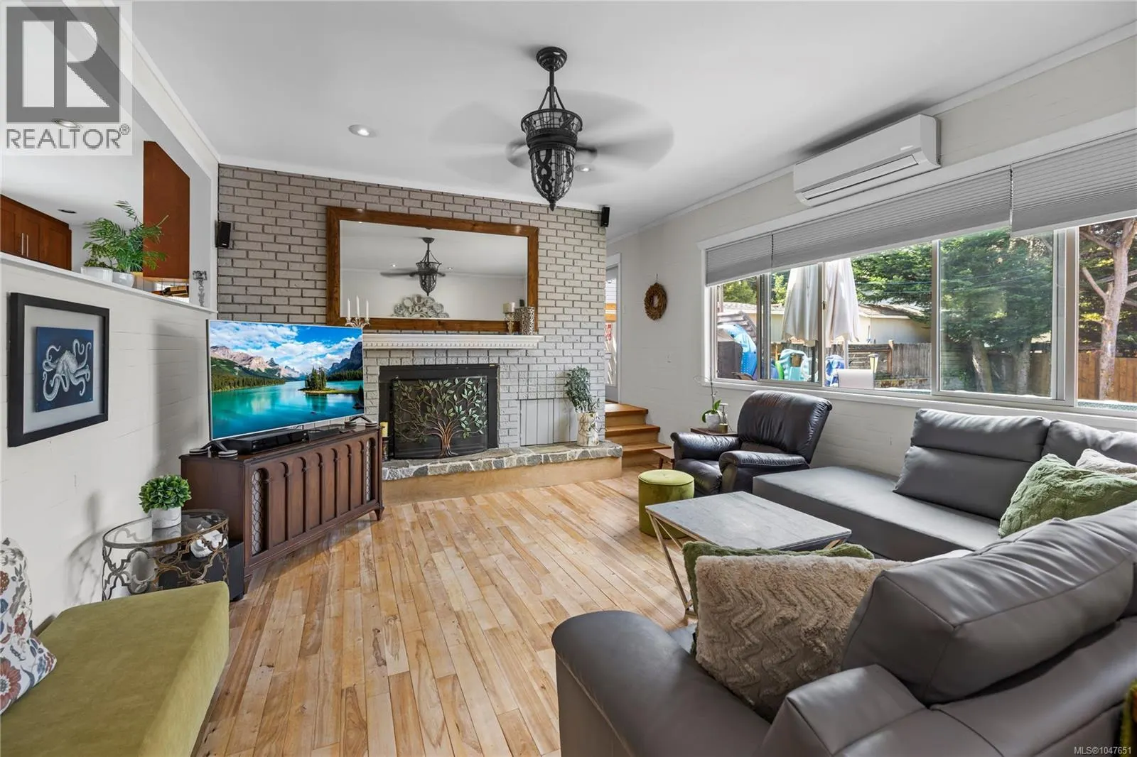5567 Ventura Dr