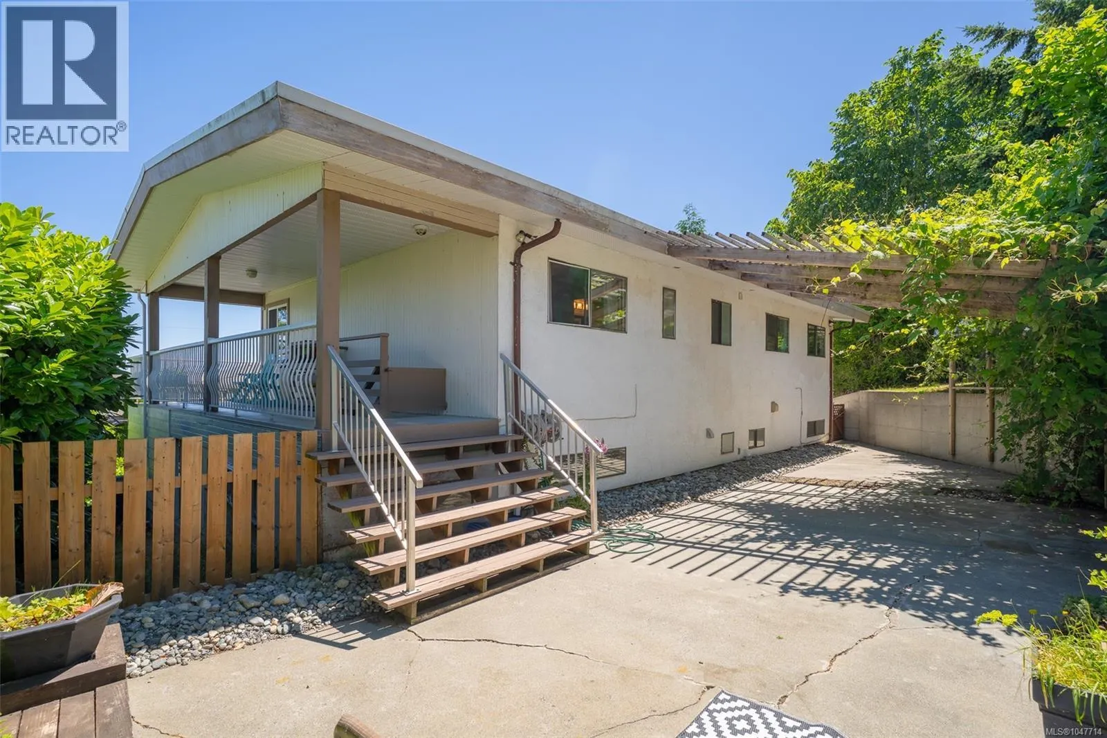 375 Cariboo Dr