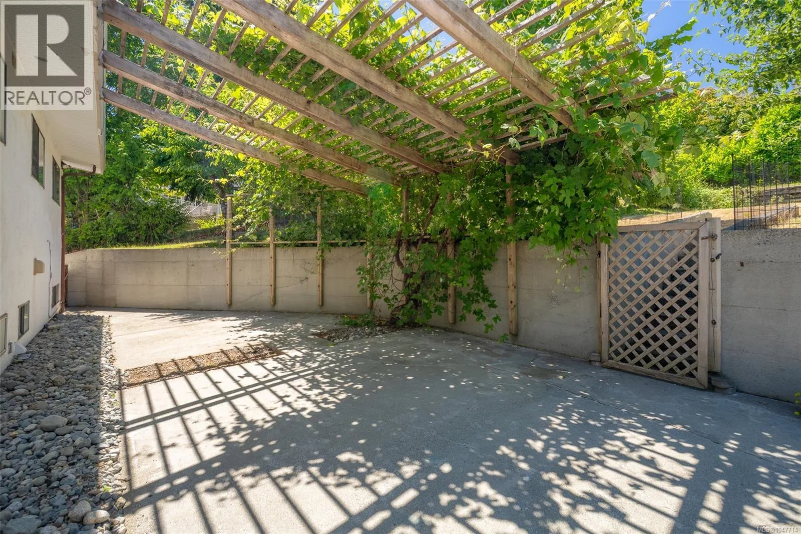 375 Cariboo Dr