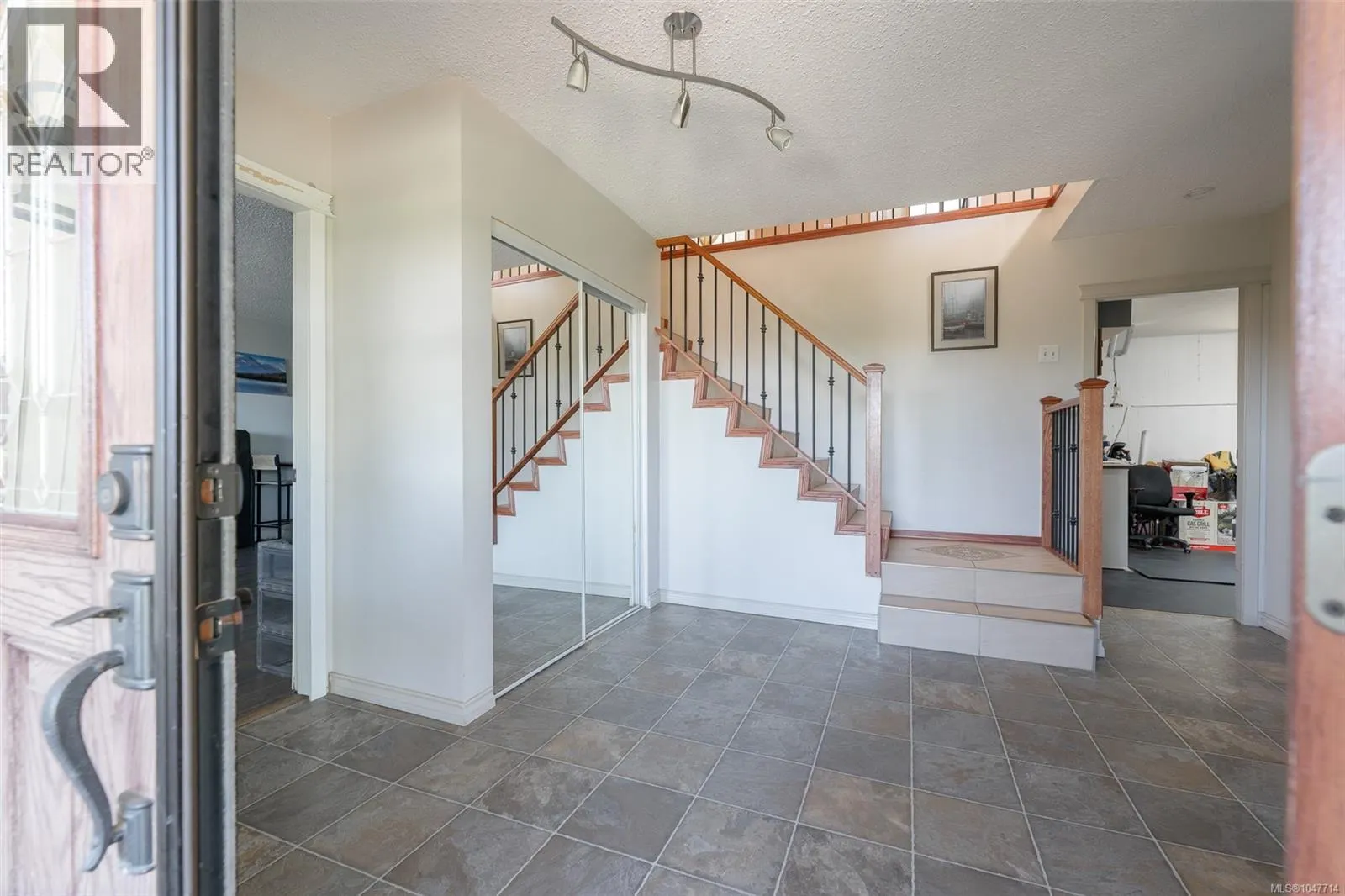 375 Cariboo Dr