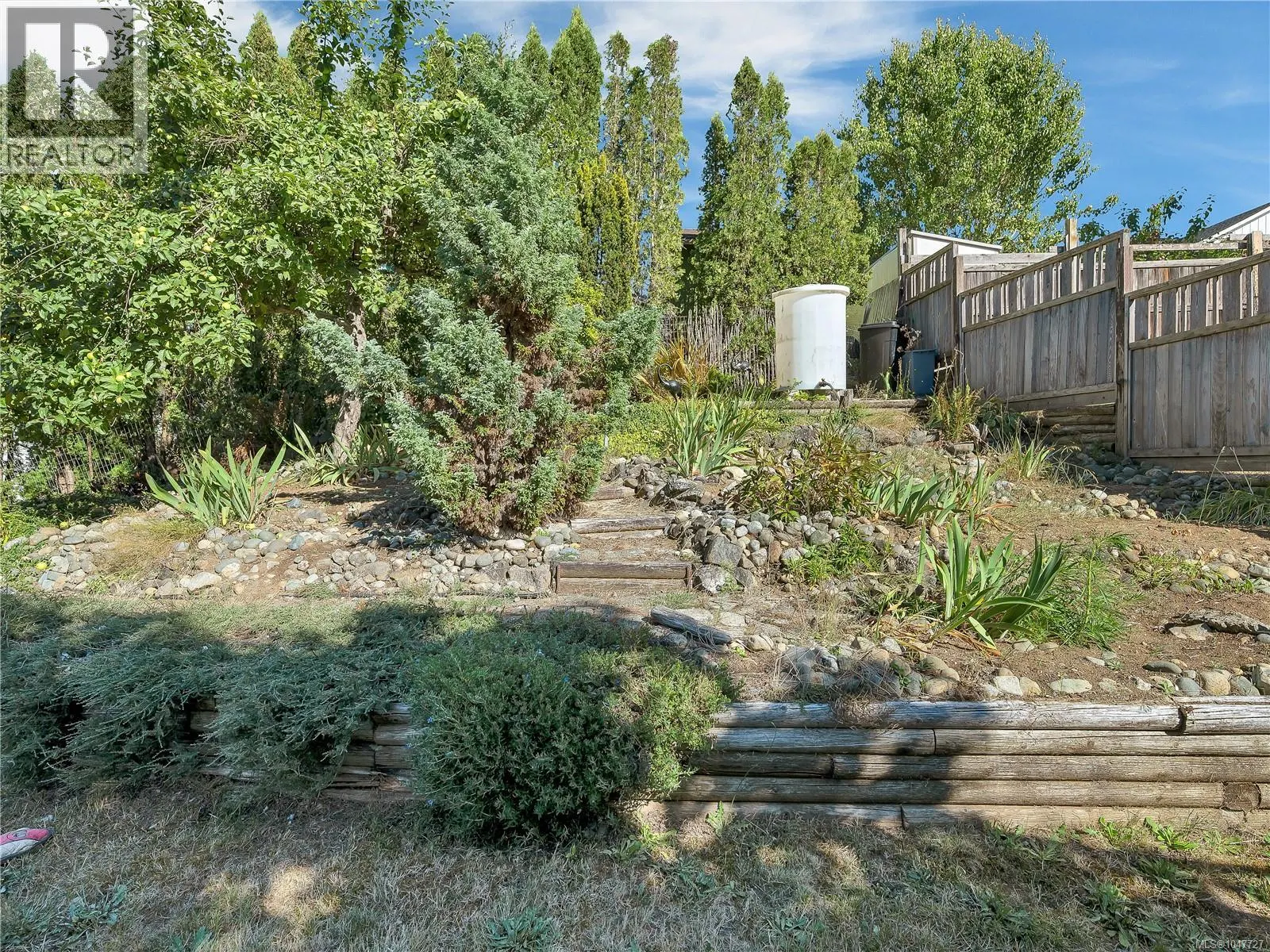 825 Pinecrest Rd