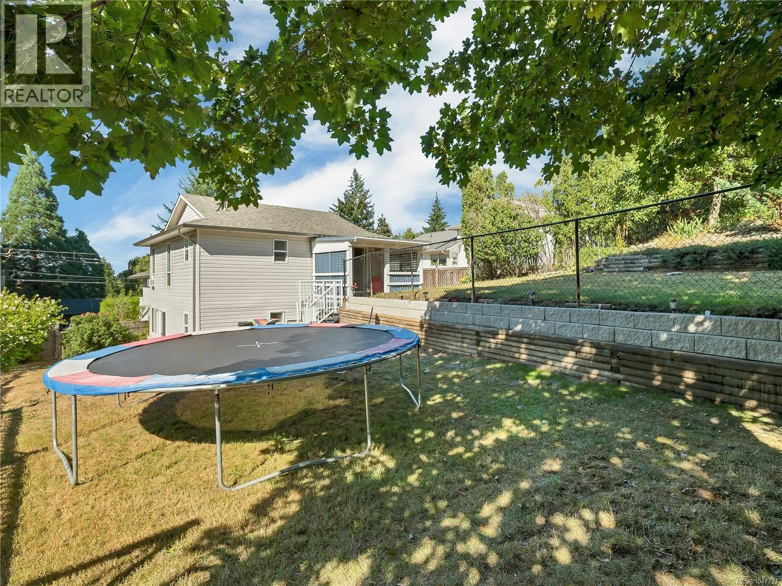 825 Pinecrest Rd