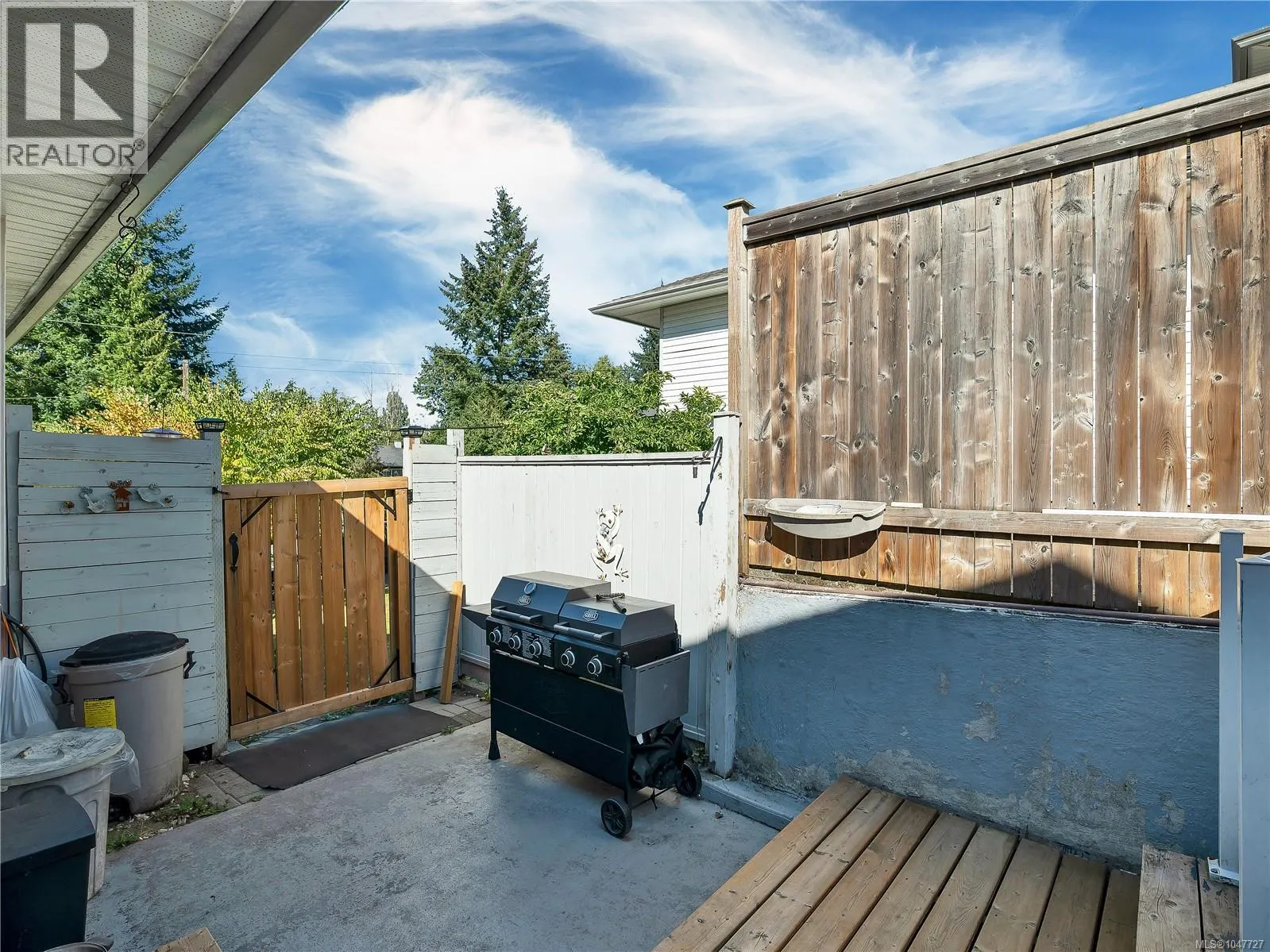 825 Pinecrest Rd