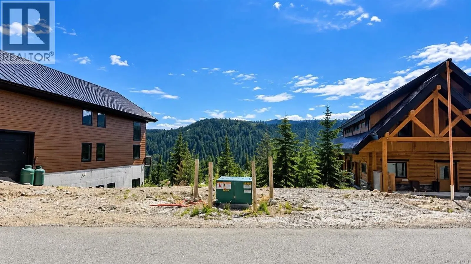 645 Arrowsmith Ridge