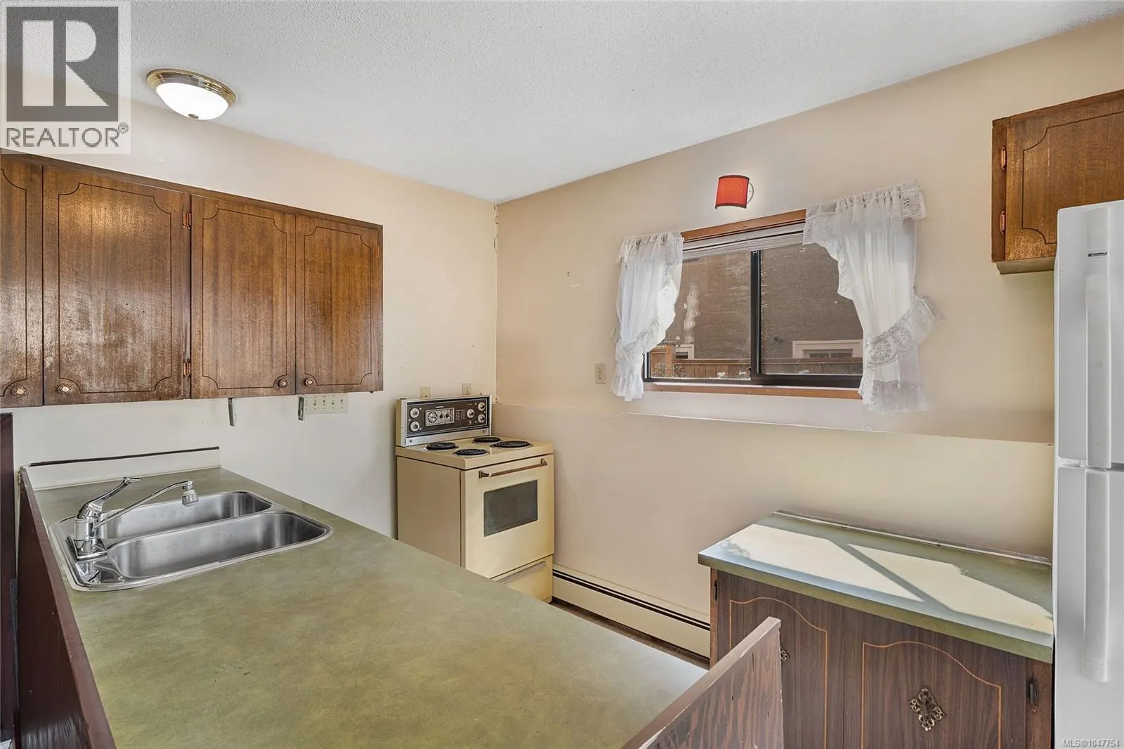 1144 May St