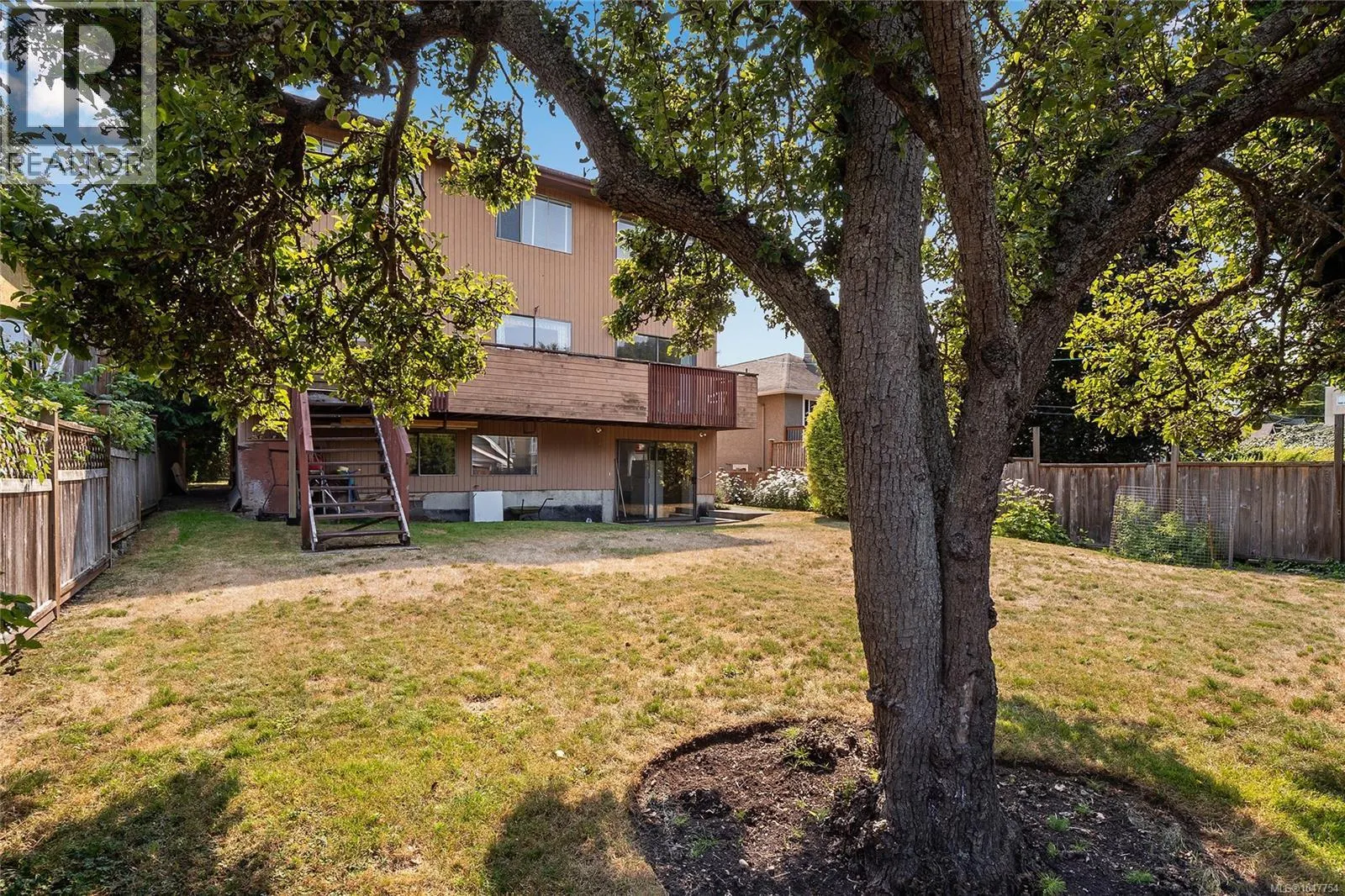 1144 May St
