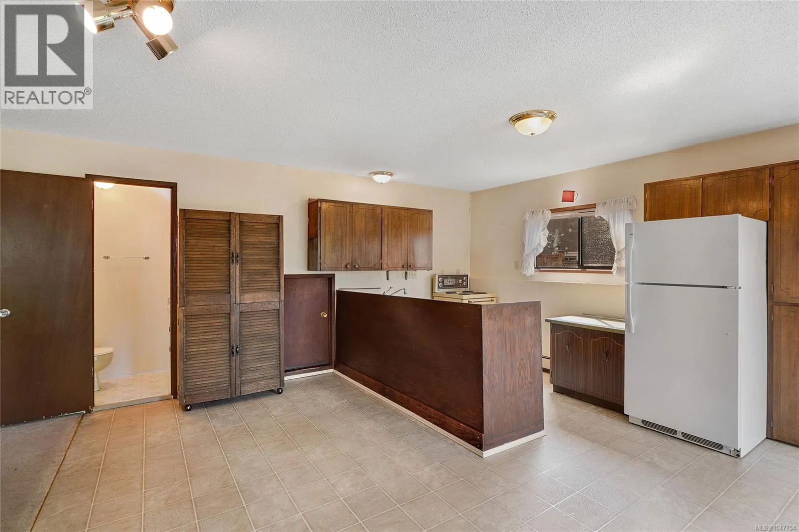 1144 May St