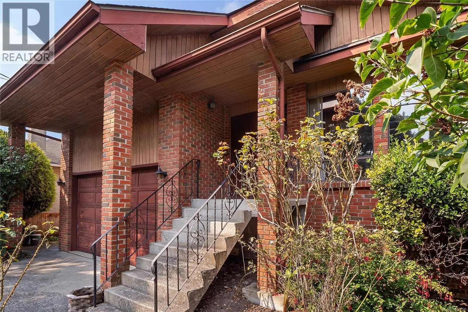 1144 May St