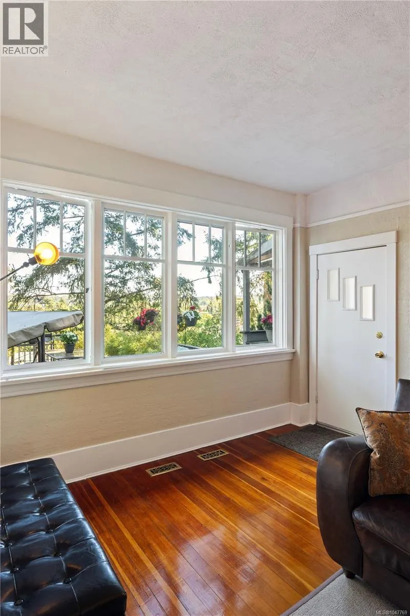 3870 Rowland Ave