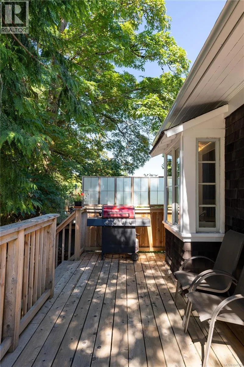 3870 Rowland Ave