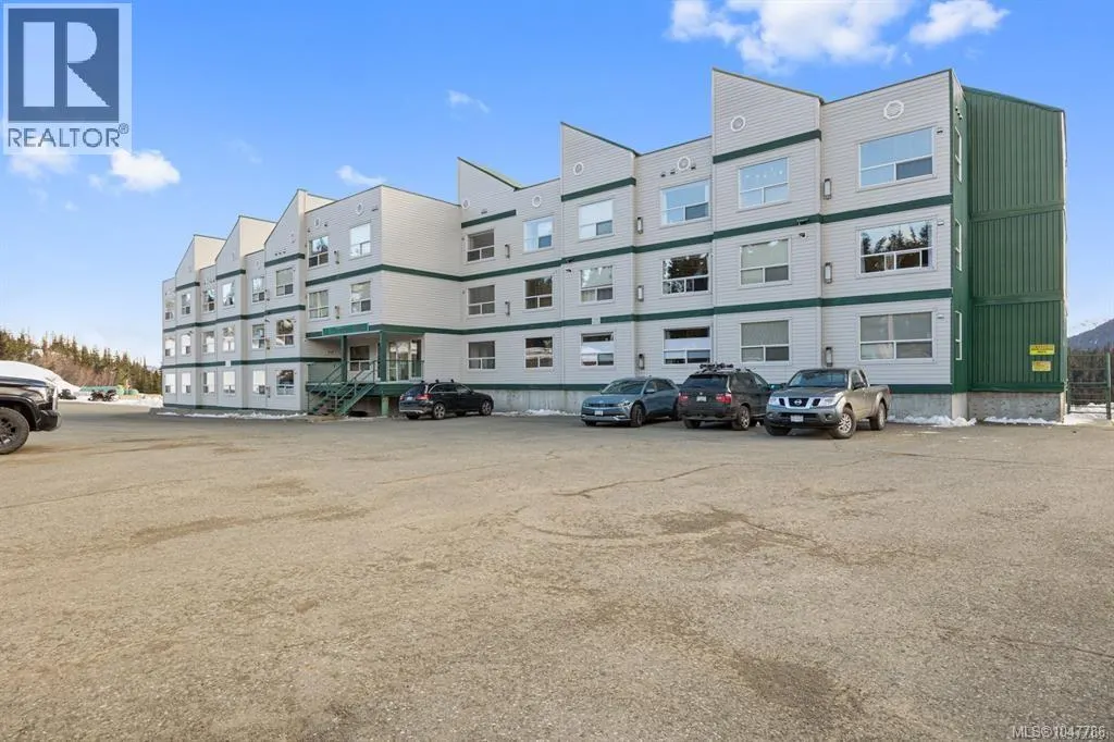 205 1105 Henry Rd
