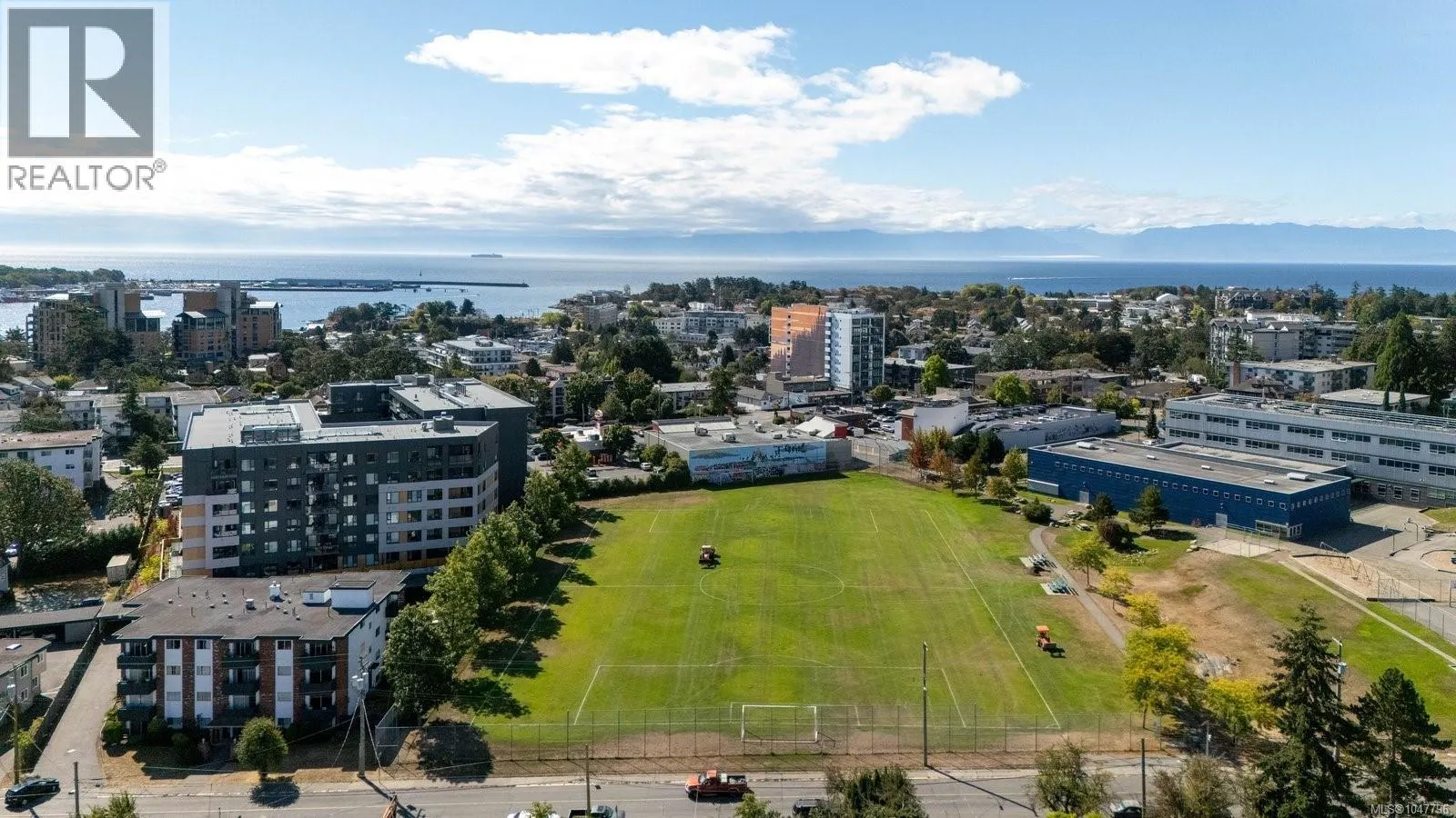 503 826 Esquimalt Rd