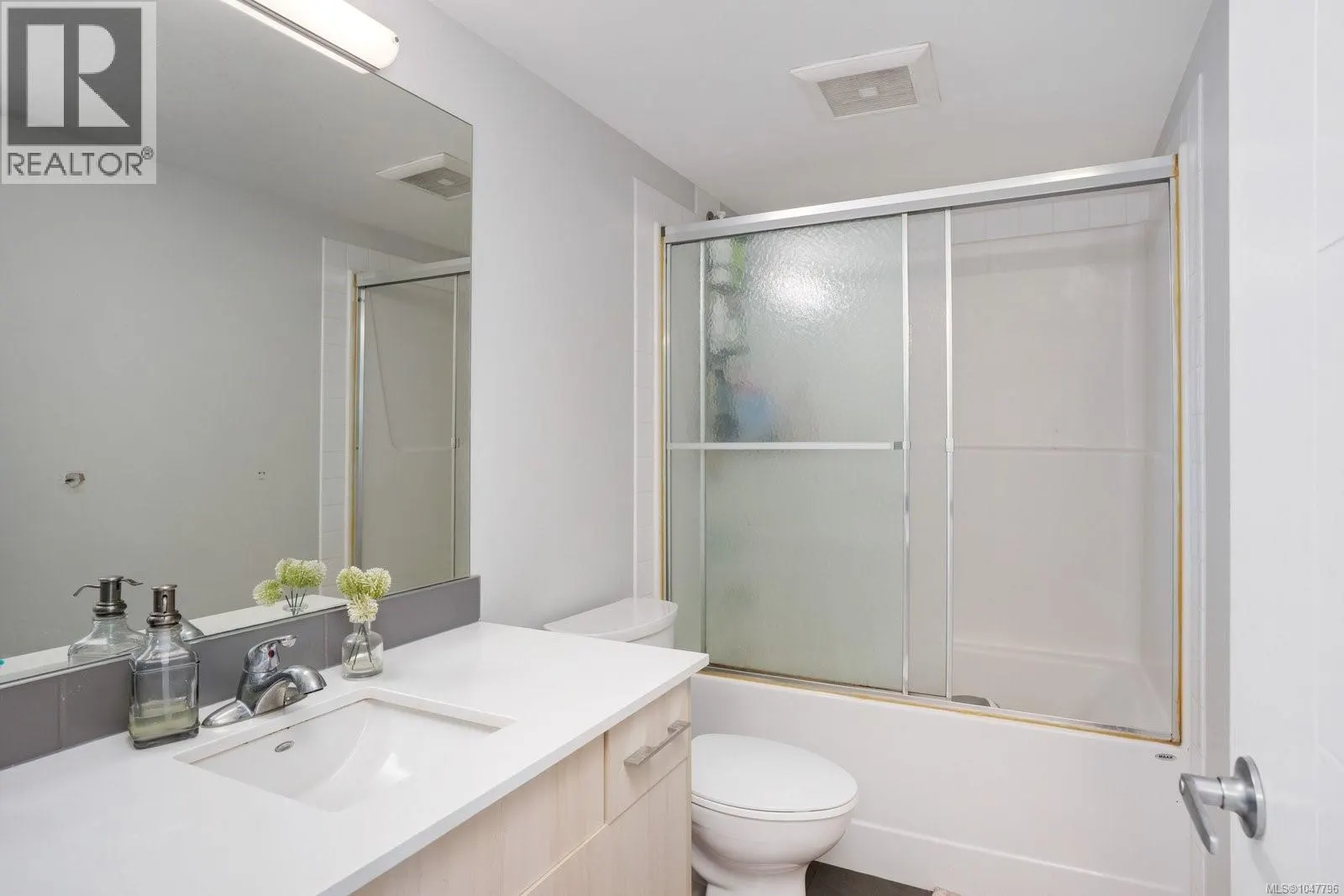 503 826 Esquimalt Rd