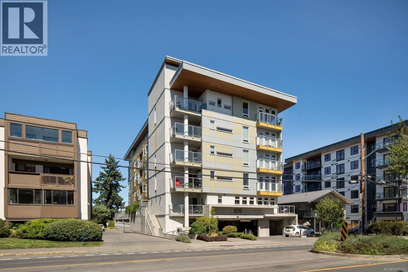 503 826 Esquimalt Rd