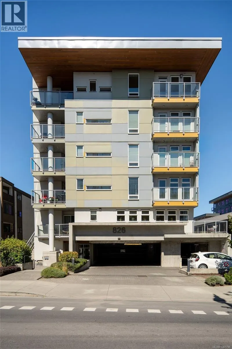 503 826 Esquimalt Rd