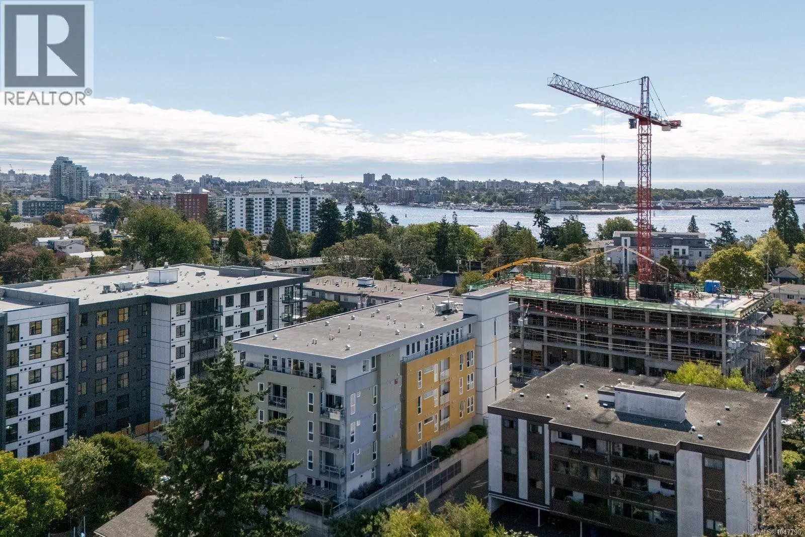 503 826 Esquimalt Rd