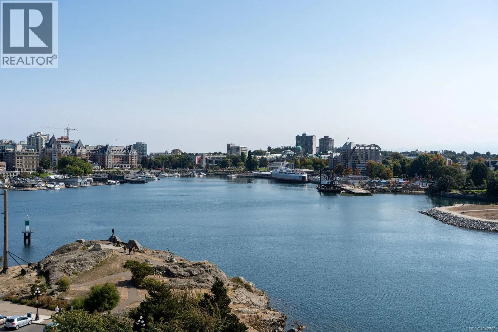 503 826 Esquimalt Rd