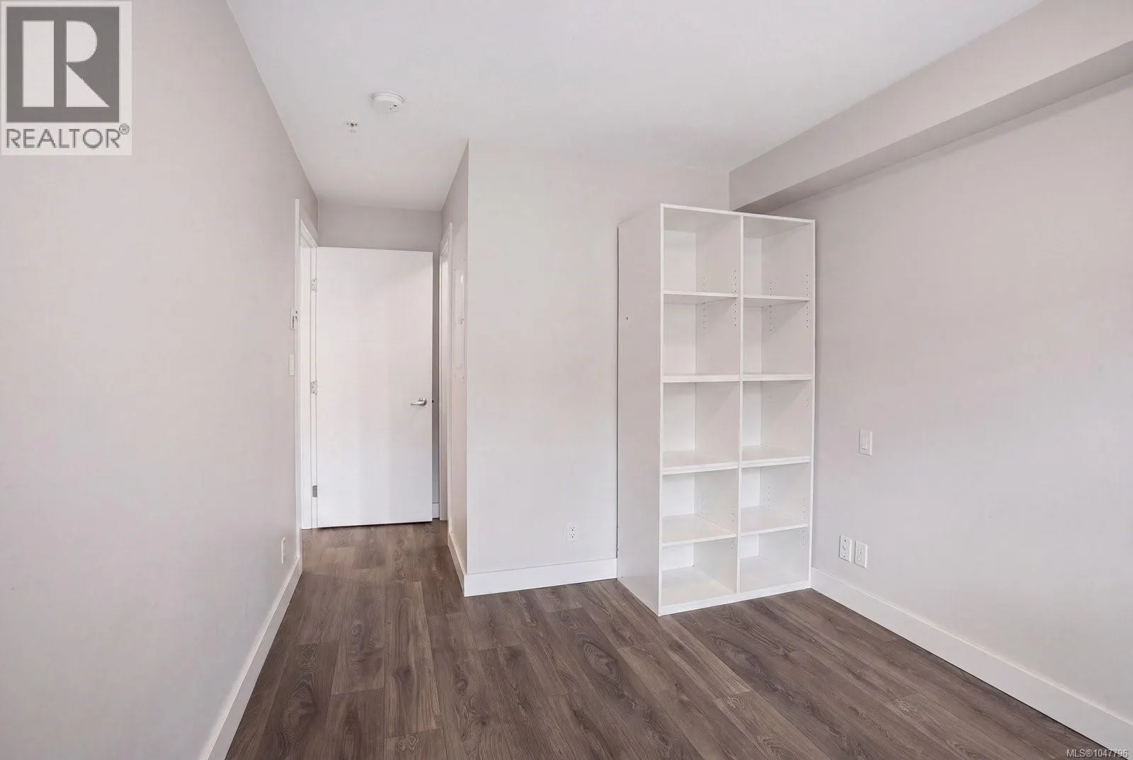 503 826 Esquimalt Rd