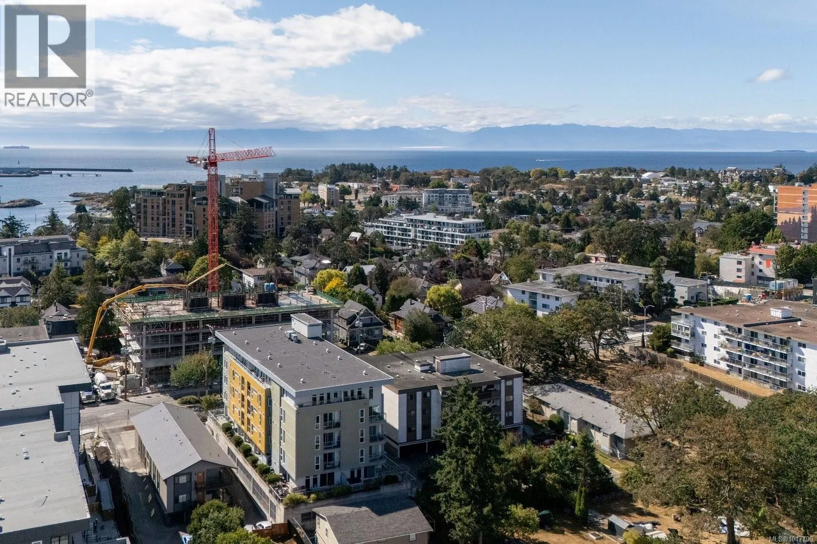503 826 Esquimalt Rd