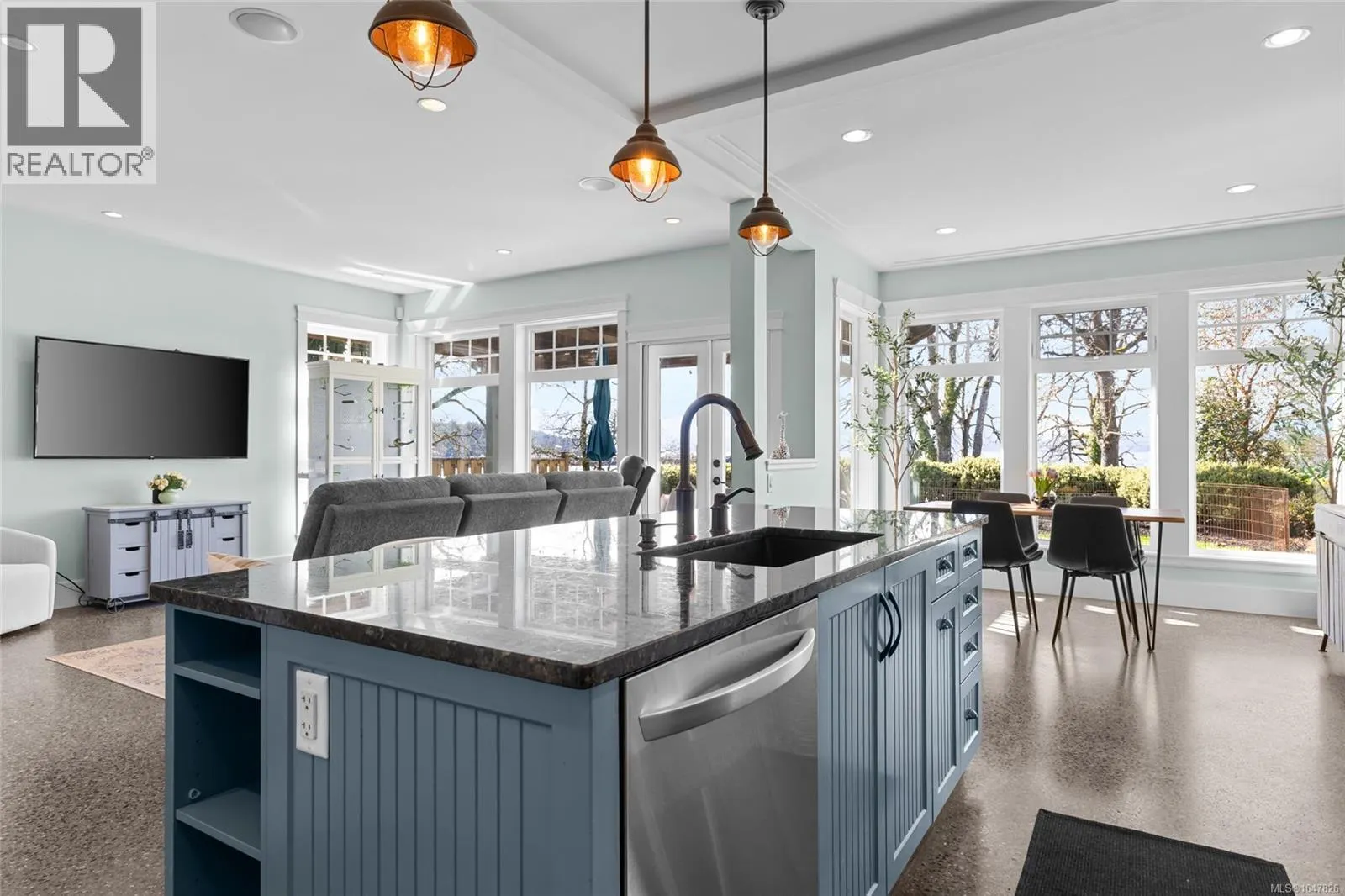 10117 West Saanich Rd