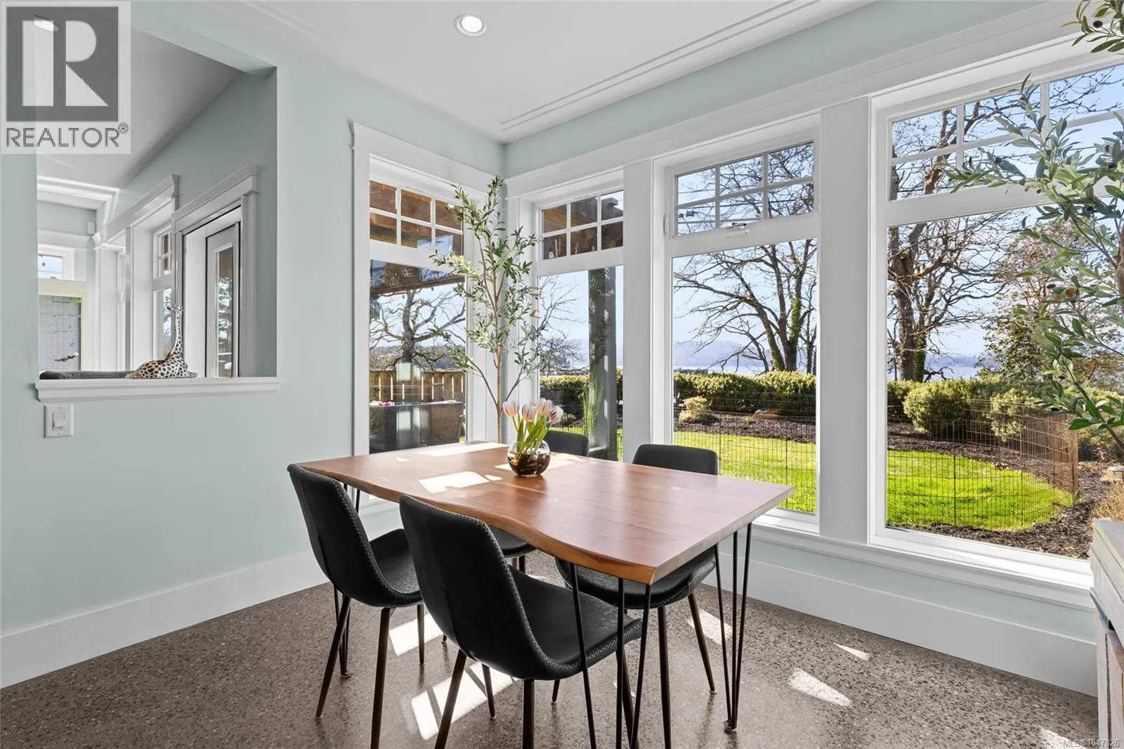10117 West Saanich Rd