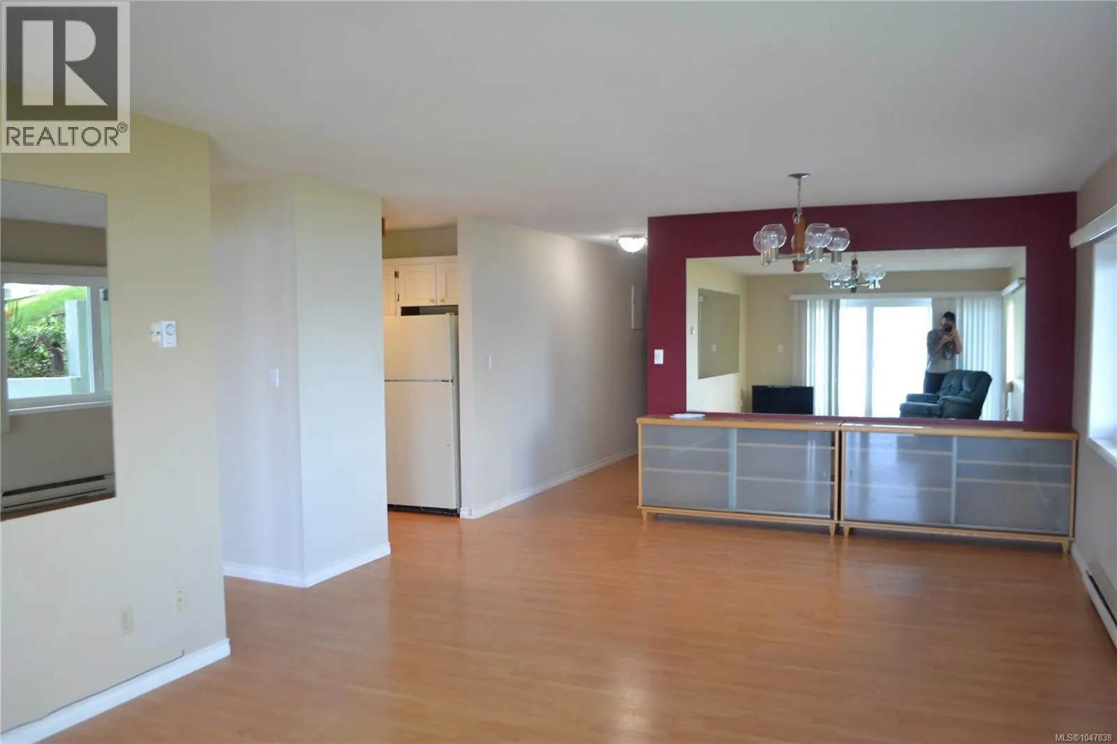 1 523 Island Hwy