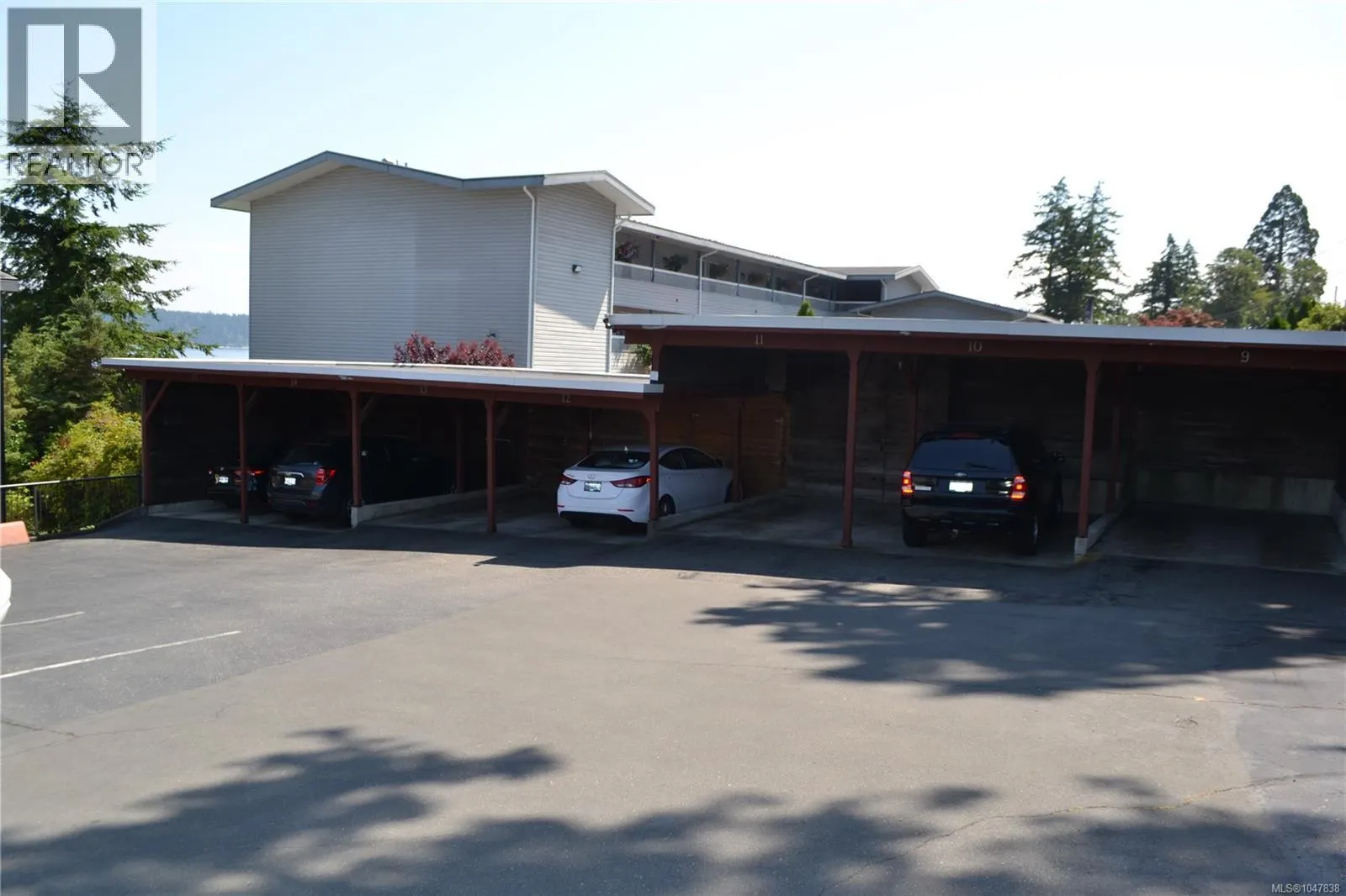 1 523 Island Hwy