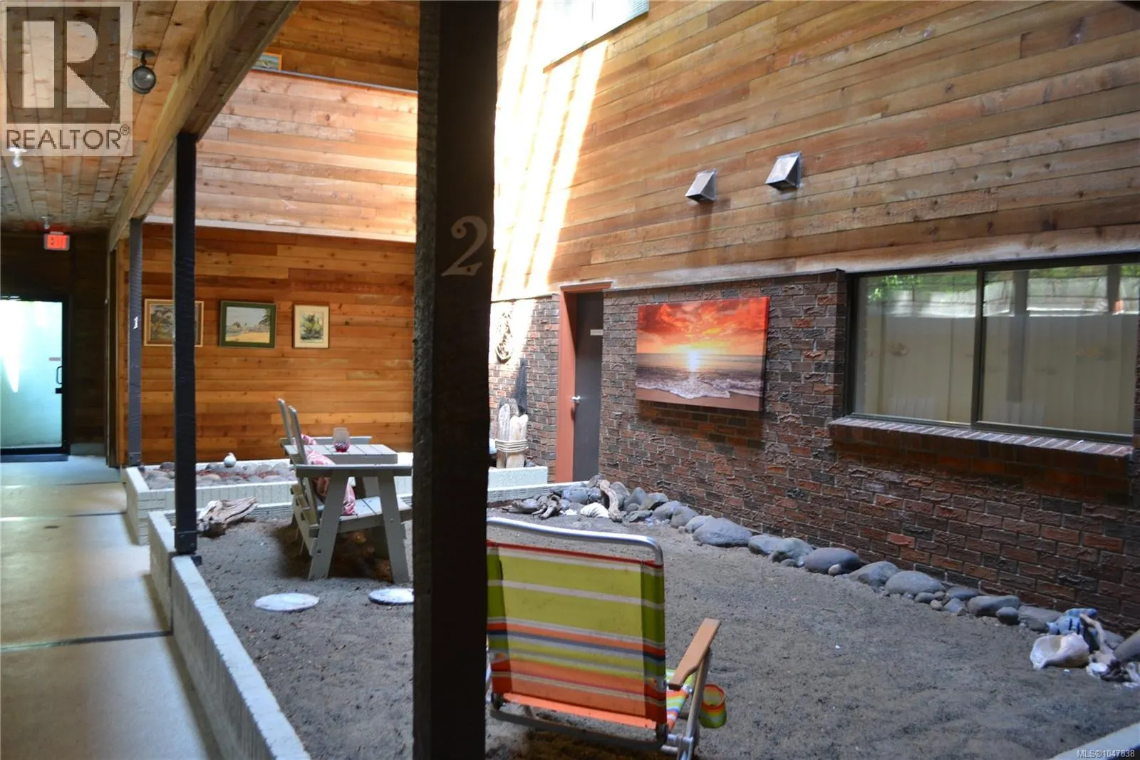 1 523 Island Hwy