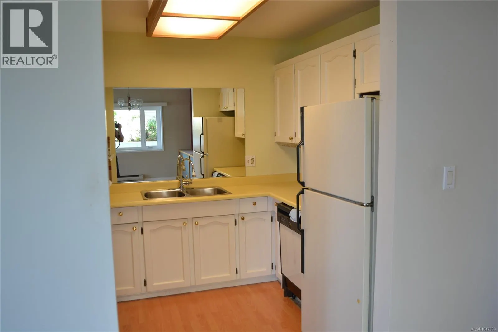 1 523 Island Hwy